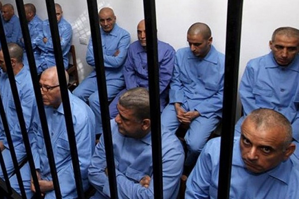 Kaddafi dönemi memurlarına infaz