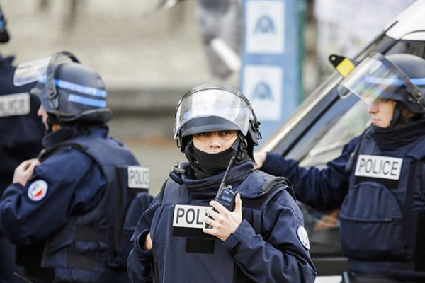 Paris’te polis memuru ve eşinin öldürmesi ile ilgili soruşturma devam ediyor