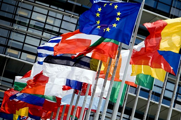 Avrupa Komisyonu'ndan Türkiye için vize açıklaması