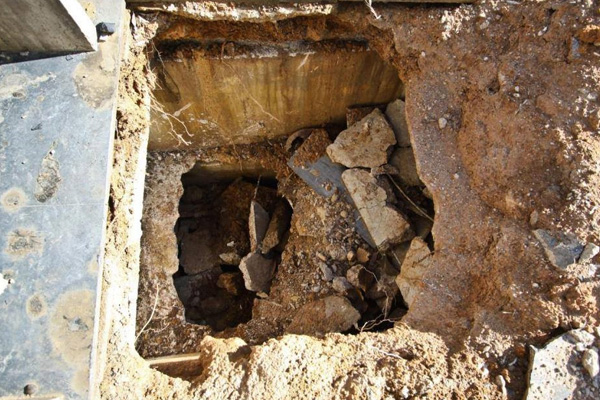 Eski devlet başkanının mezarına saldırdılar