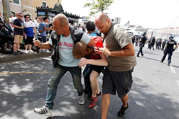 EURO 2016'da toplam 196 taraftar gözaltına alındı