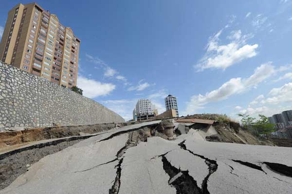 Ankara'da çöken yol için para cezası