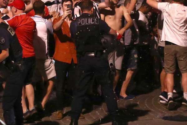 Fransa 20 Rus’u daha sınır dışı ediyor