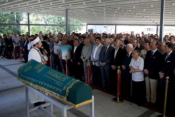 Hakkı Devrim son yolculuğuna uğurlandı