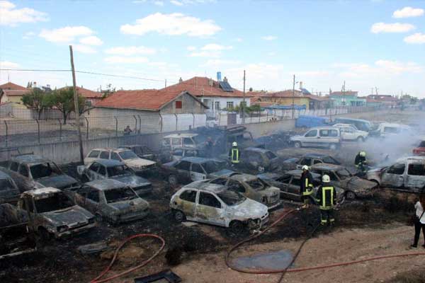 Konya’daki yangında 70 araç kül oldu
