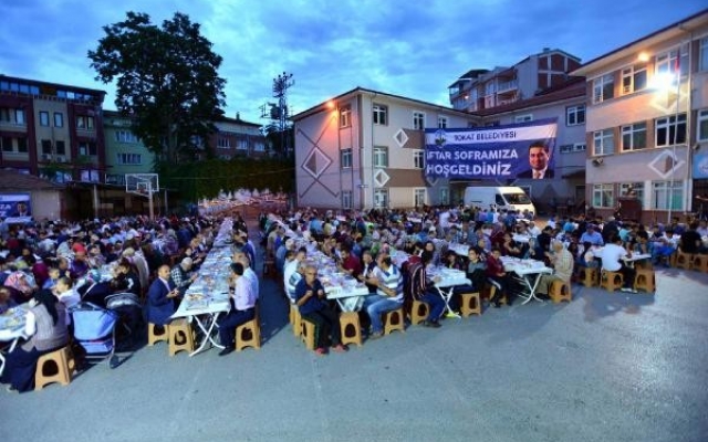 İftar yemeğinden 70 kişi hastanelik oldu