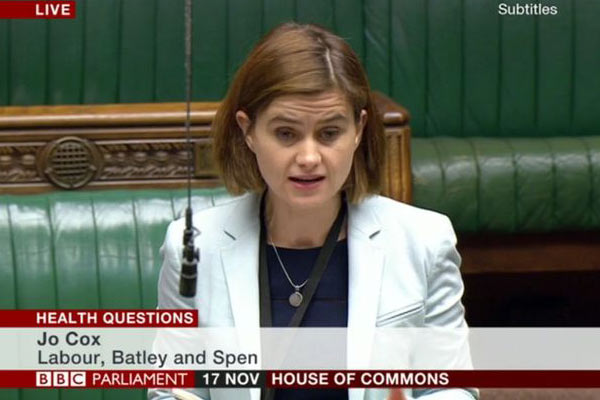 Saldırıya uğrayan kadın milletvekili öldü