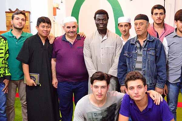 Farklı ülkelerden gelip 'mukabele'de buluştular