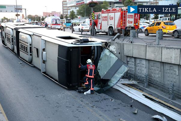 Cevizlibağ'da metrobüs devrildi