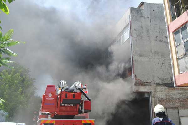 İstanbul Bayrampaşa'da korkutan yangın