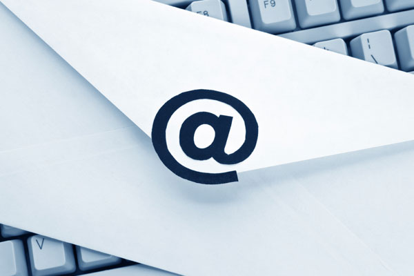 Almanya'da Türk vatandaşlarına 'e-posta' uyarısı