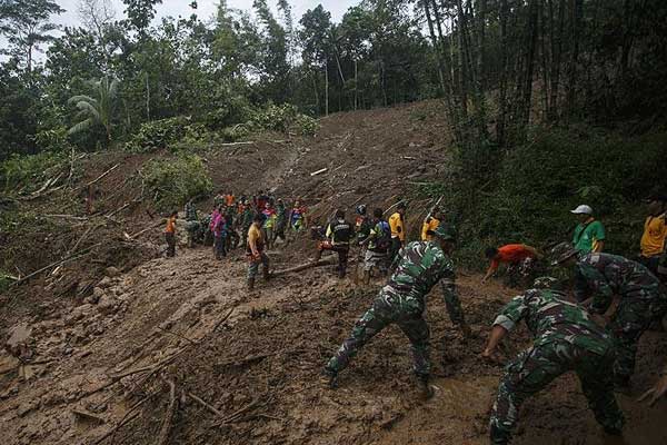 Endonezya'daki heyelanlarda ölü sayısı arttı