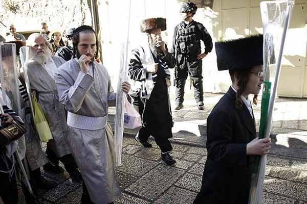 Mescid-i Aksa'ya yönelik ihlaller sürüyor