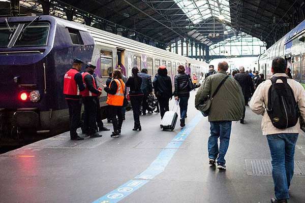 Paris'te tek noktada grev izni