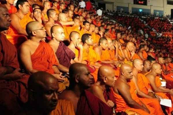 Myanmar Budistleri ücretsiz okul açtı