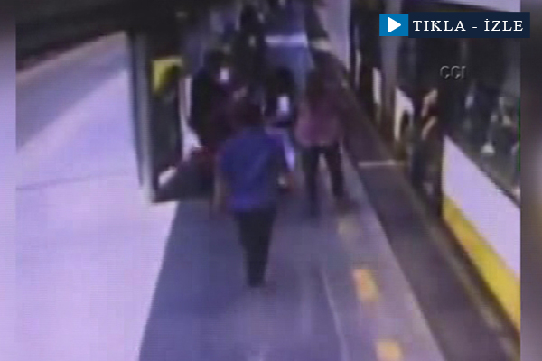 Metrobüste bıçaklı kavga kamerada