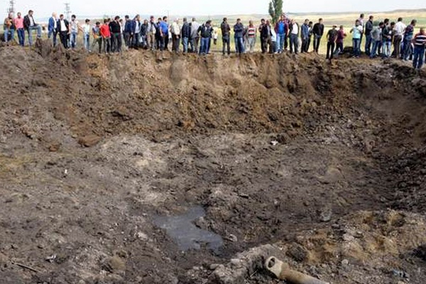 PKK'lıların katliam yaptığı köye HDP'liler alınmadı