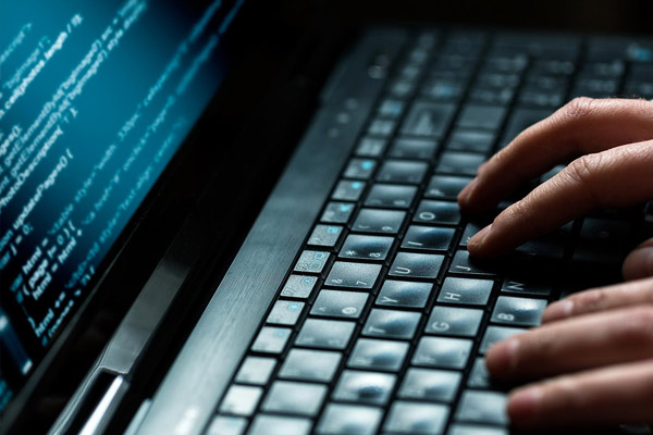 Hiç çalışmadan 6 yıl boyunca maaş aldı