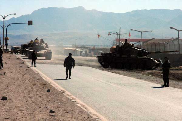 Hakkari’de zırhlı araca saldırı