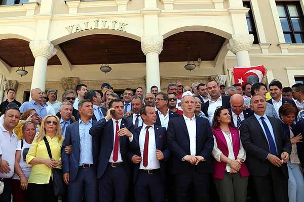 CHP'li vekiller Bolu Valiliği'ne yürüdü