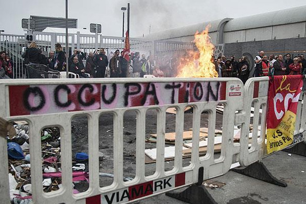 İş bırakma eylemine güvenlik güçleri müdahalesi