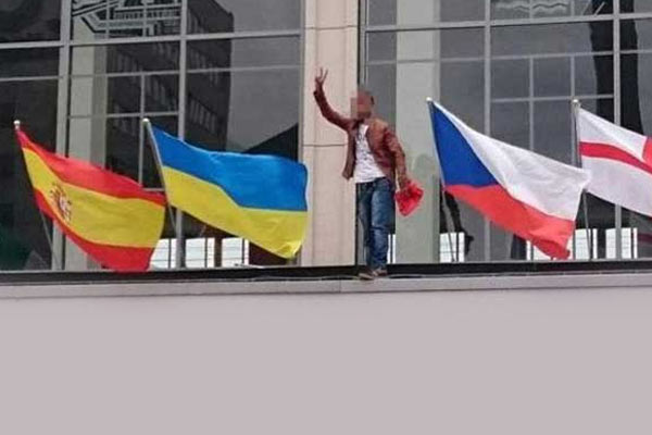 Almanya'da Türk Bayrağı'na saldırı