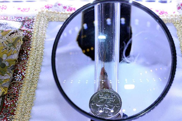 Camiden 'Sakal-ı Şerif' çalındı