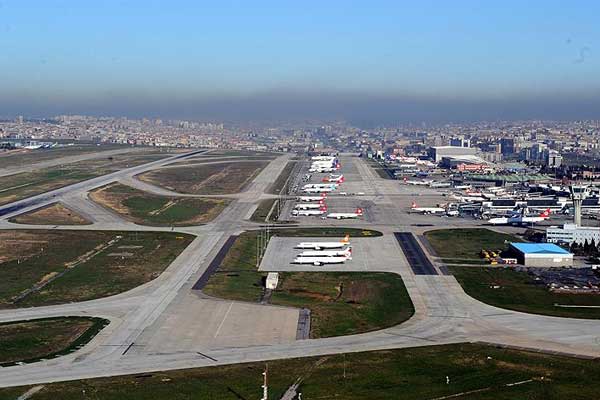 Motoru duran uçak İstanbul'a indi