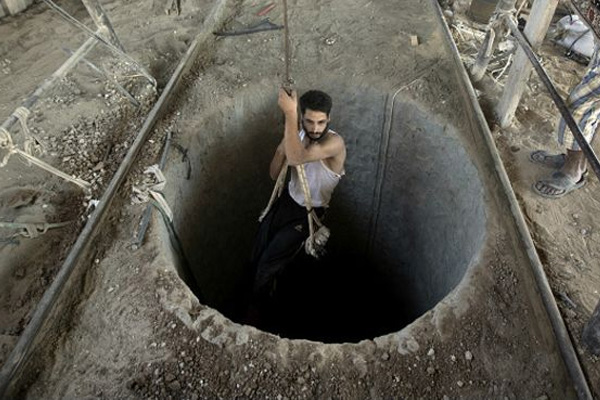Mısır Gazze'ye giden dört tüneli yıktı