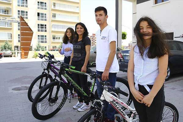 Erdoğan'dan şehit ve gazi çocuklarına karne hediyesi