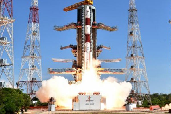 Hindistan tek seferde 20 uyduyu uzaya fırlattı