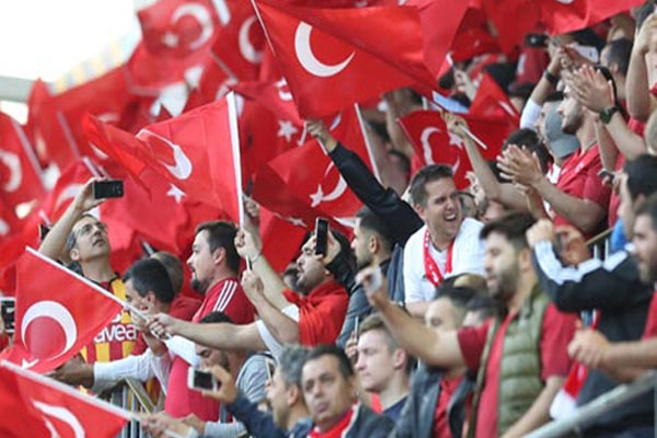 Fransa'da Türk bayrağına tepki