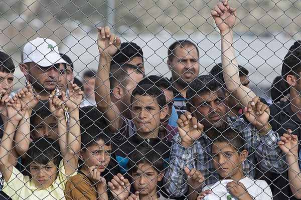 Bulgaristan'dan sığınmacılara tel örgü