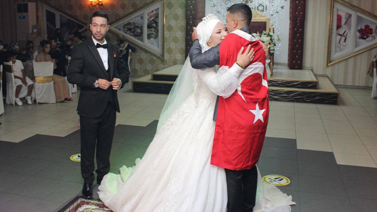 Asker kardeşten ablaya düğün sürprizi