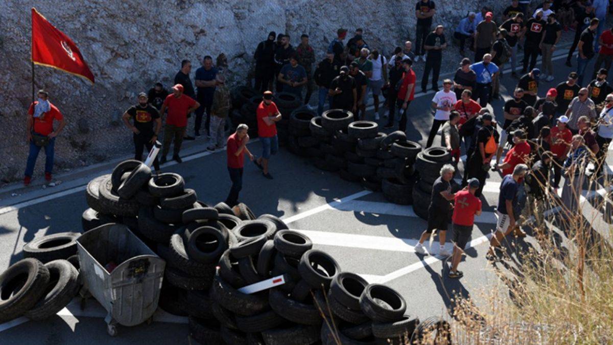 Karadağ'da 'taht töreni' protestosu