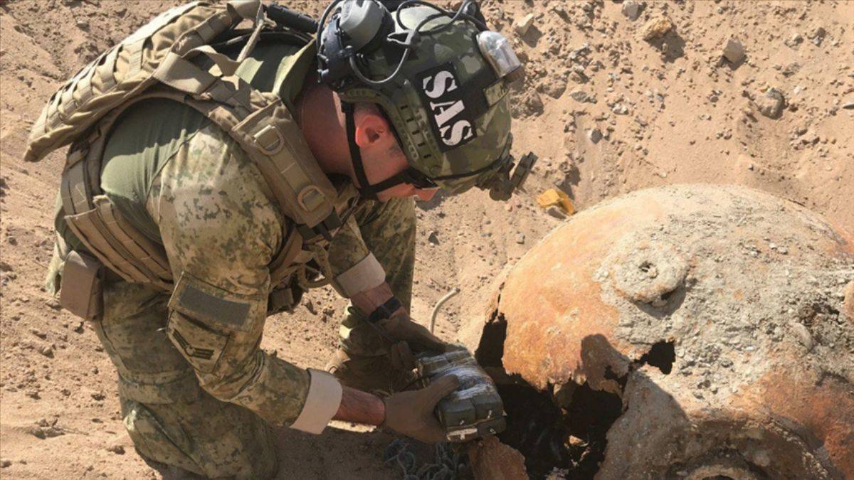 İstanbul Boğazı'nda balıkçı teknesi ağına takılan deniz mayını SAS timleri tarafından imha edildi