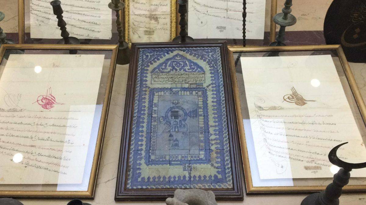 Antika dükkanına operasyonda 88 tarihi eser ele geçirildi