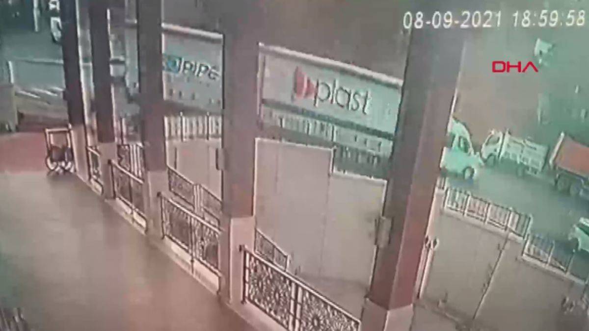 Pendik'te TIR kazası; korku dolu anlar kamerada