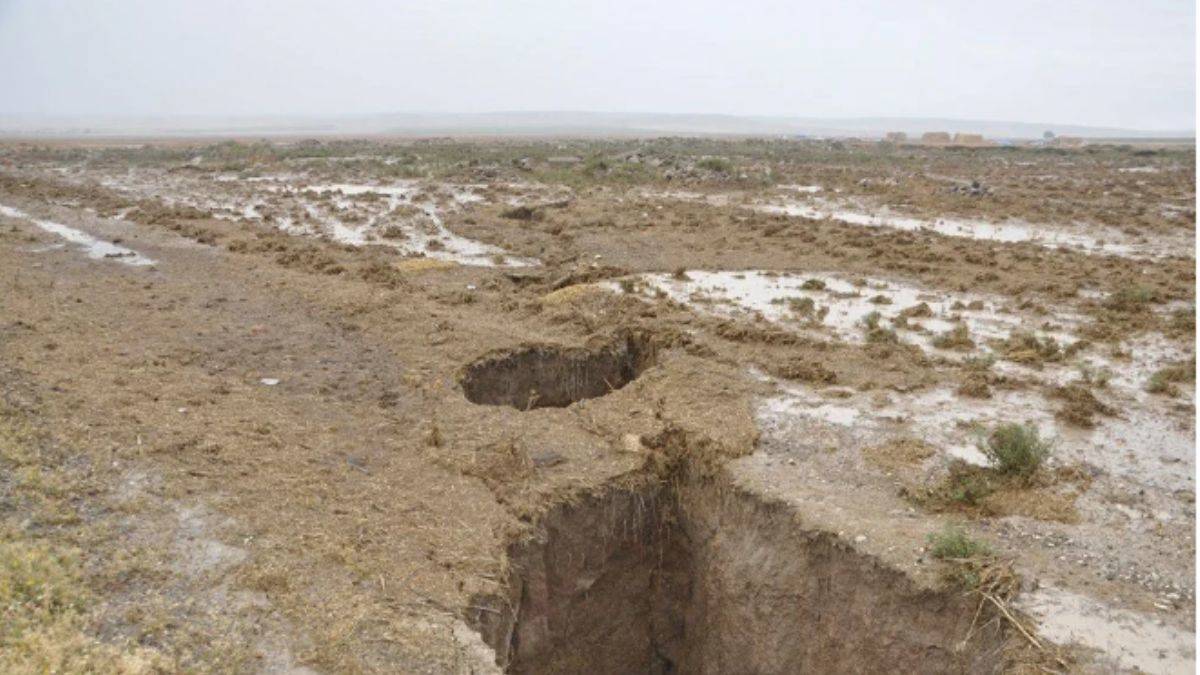 AFAD inceleme başlattı: Konya'da yağmur sonrası dev yarıklar oluştu