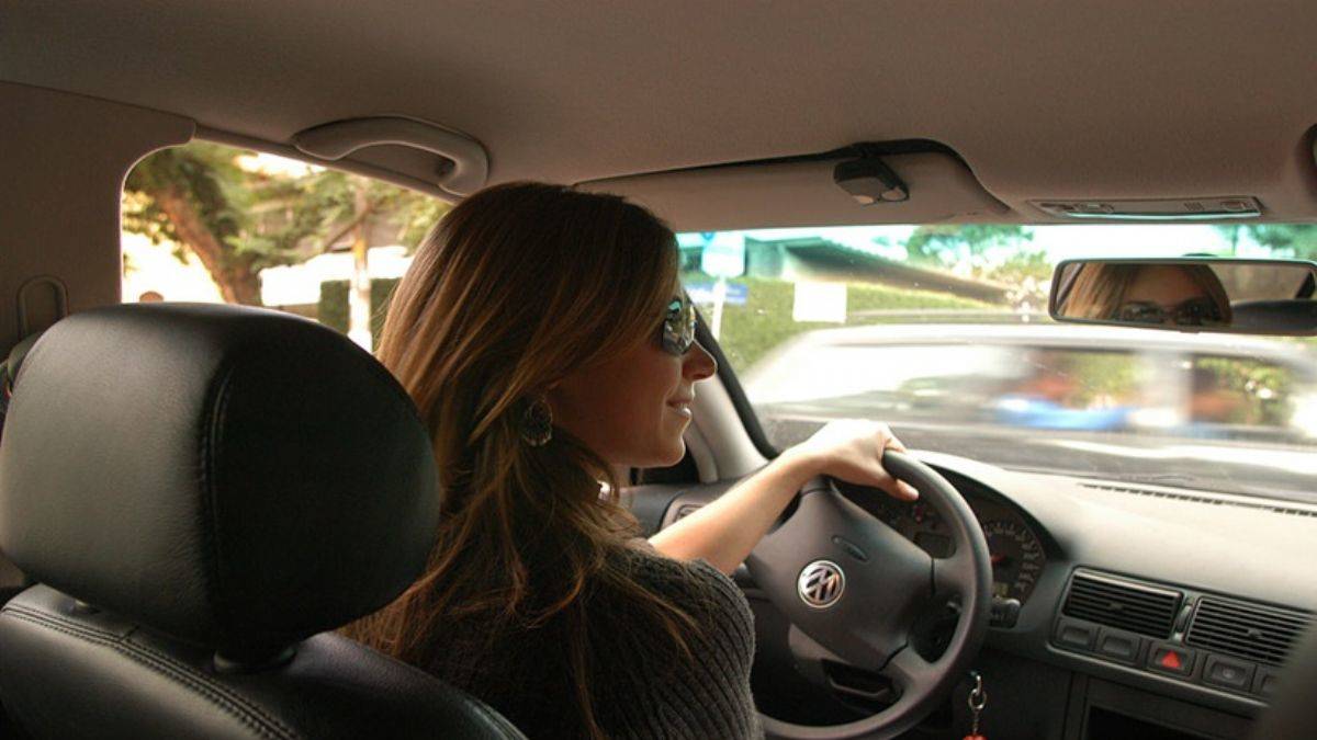 Kadın sürücüler daha az kaza yapıyor!