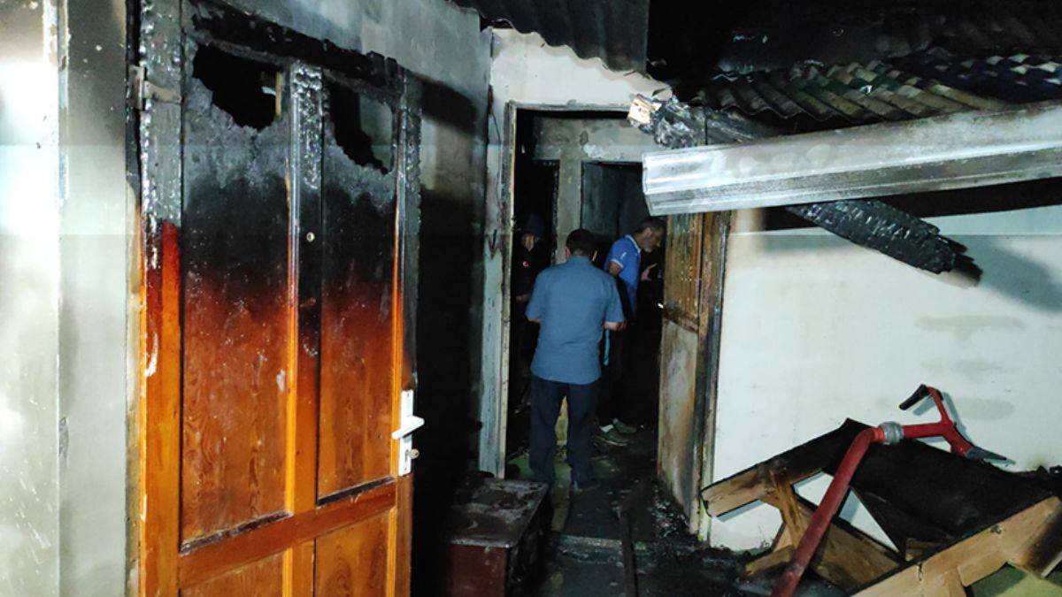 Sakarya'da yangın faciası: Baba ve üç çocuğu yaşamını yitirdi