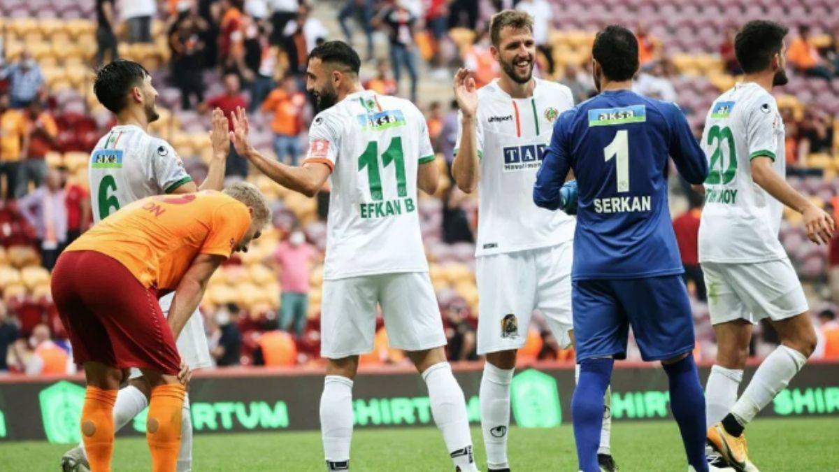 Galatasaray kendi evinde Alanyaspor'a yenildi: Maçtan notlar ve kareler