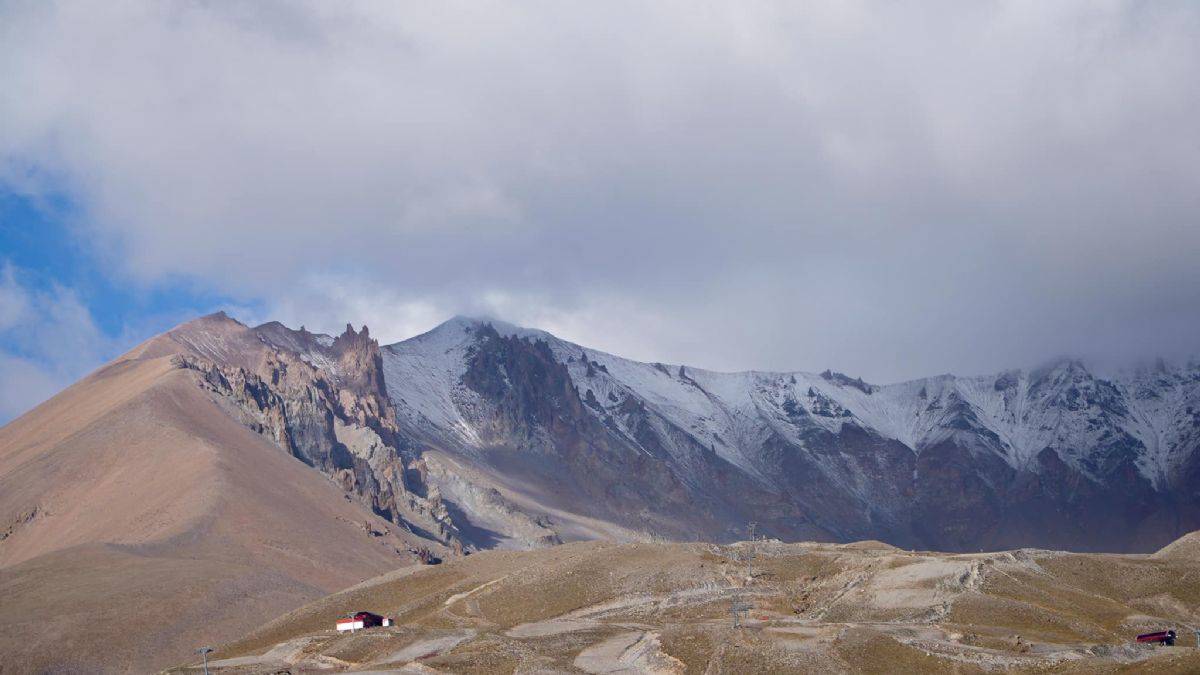 Erciyes’in zirvesi beyaza büründü