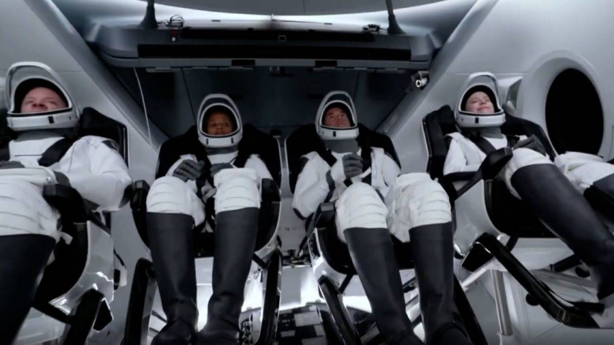 Dünya yörüngesine çıkan ilk turistler yeryüzüne döndü