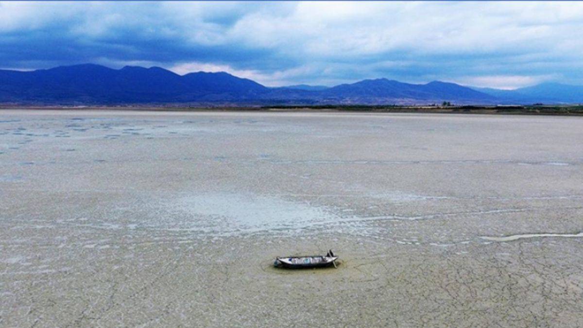 Burdur'da göçmen kuşların uğrak noktası Karataş Gölü kurudu