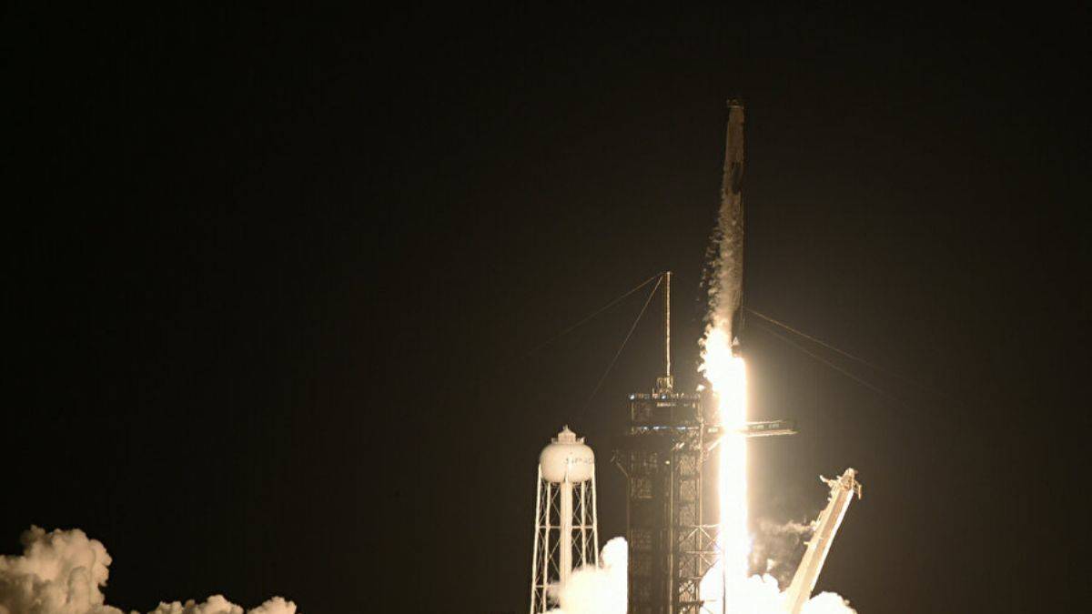 Uzay turizminde büyük adım: SpaceX 4 yolcuyu üç günlük uzay gezisine gönderdi
