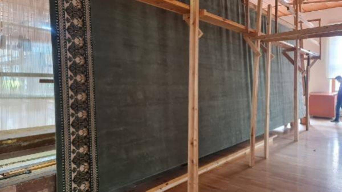 Topkapı’daki kutsal emanetler el emeği halı üzerinde sergilenecek