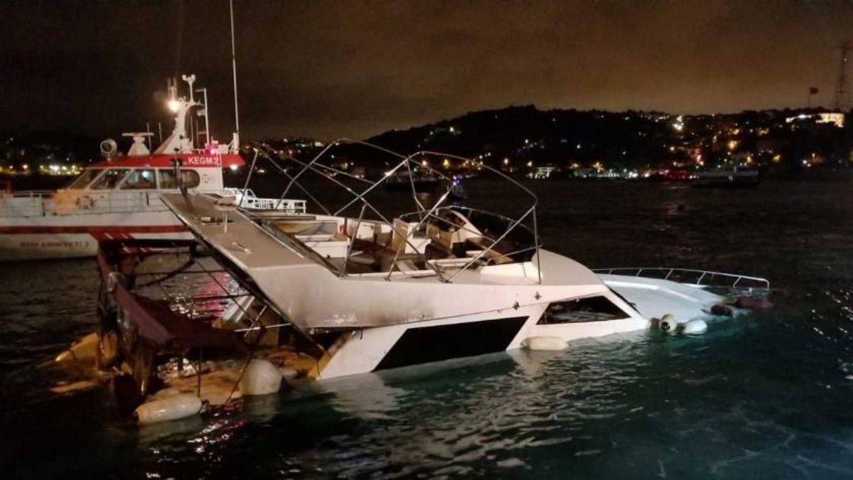 Bebek Sahili'nde dün yanan tekne gece çıkan ikinci yangında battı