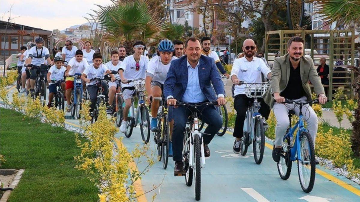 Tekirdağ'da çocuklar aileleriyle pedal çevirdi
