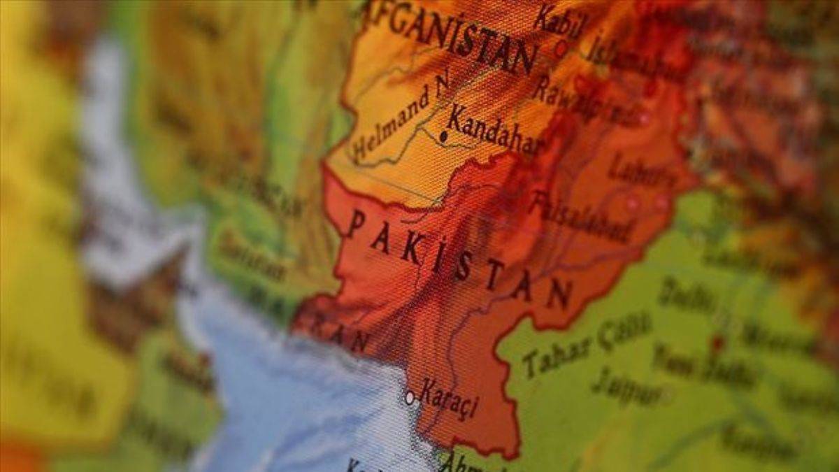 Afganistan ile Pakistan arasında bayrak krizi